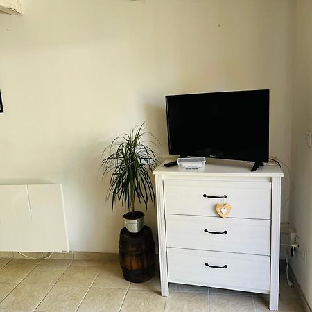 Отель Chez Nous Merindol Экстерьер фото